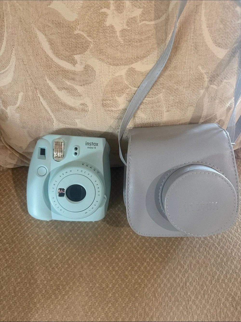 Fujifilm instax mini 9 Mint Green Instant Camera with Light Gray Case